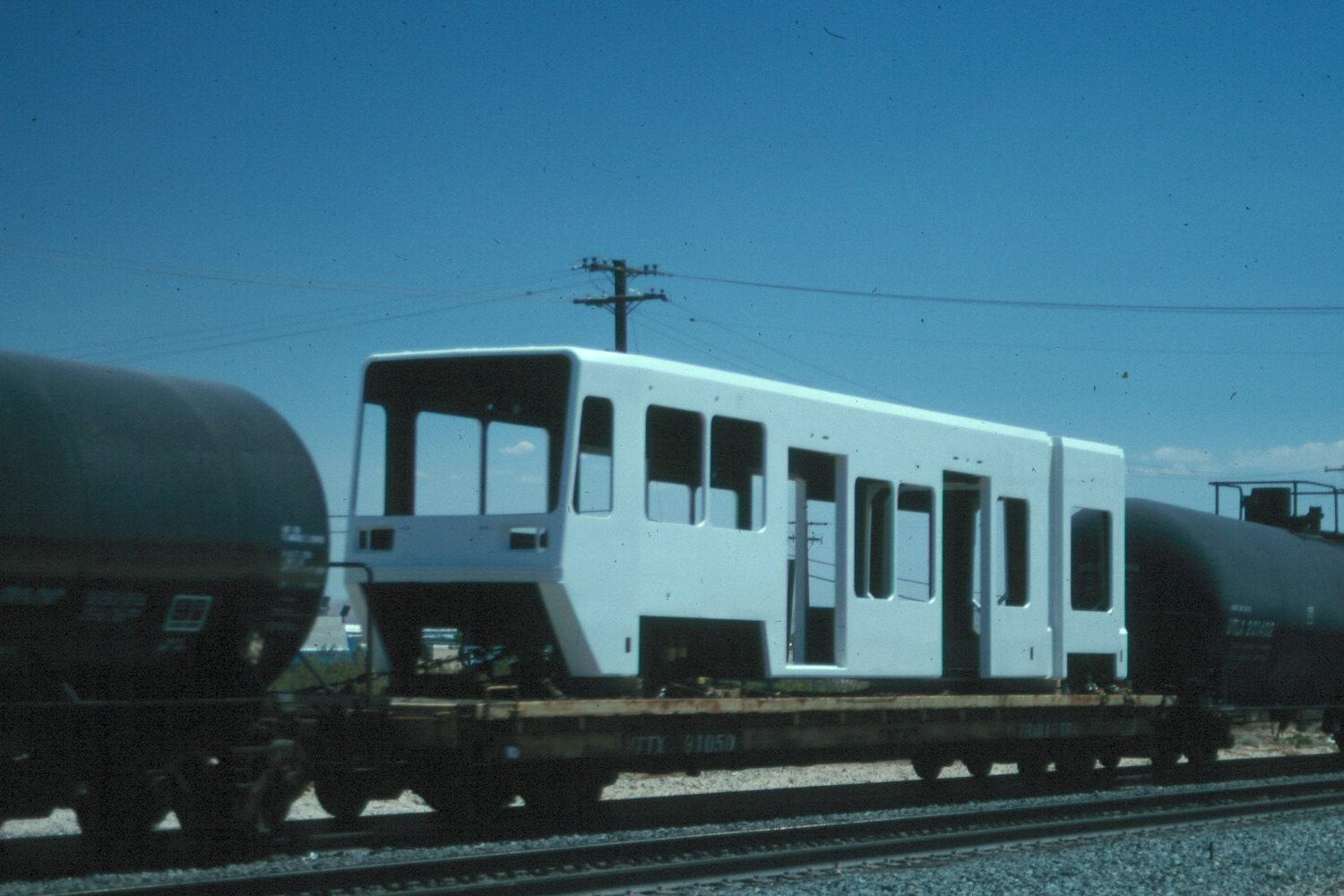 sd660lrvbody_mojave.jpg (158719 bytes)